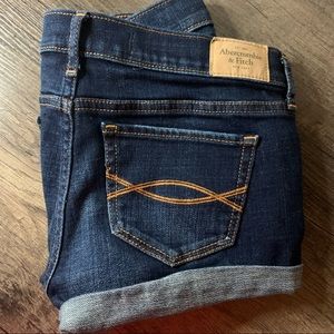 Abercrombie & Fitch Women’s size 4 low rise Jean shorts